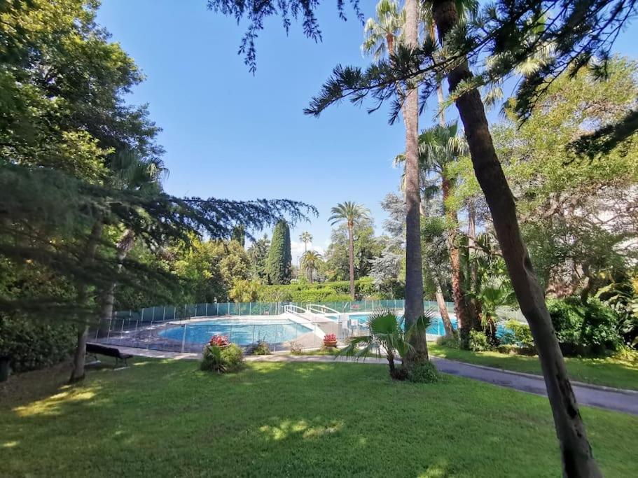 2 Bedrooms Seafront Кан Екстериор снимка