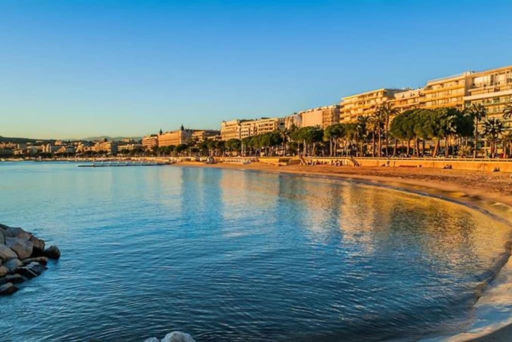 2 Bedrooms Seafront Кан Екстериор снимка
