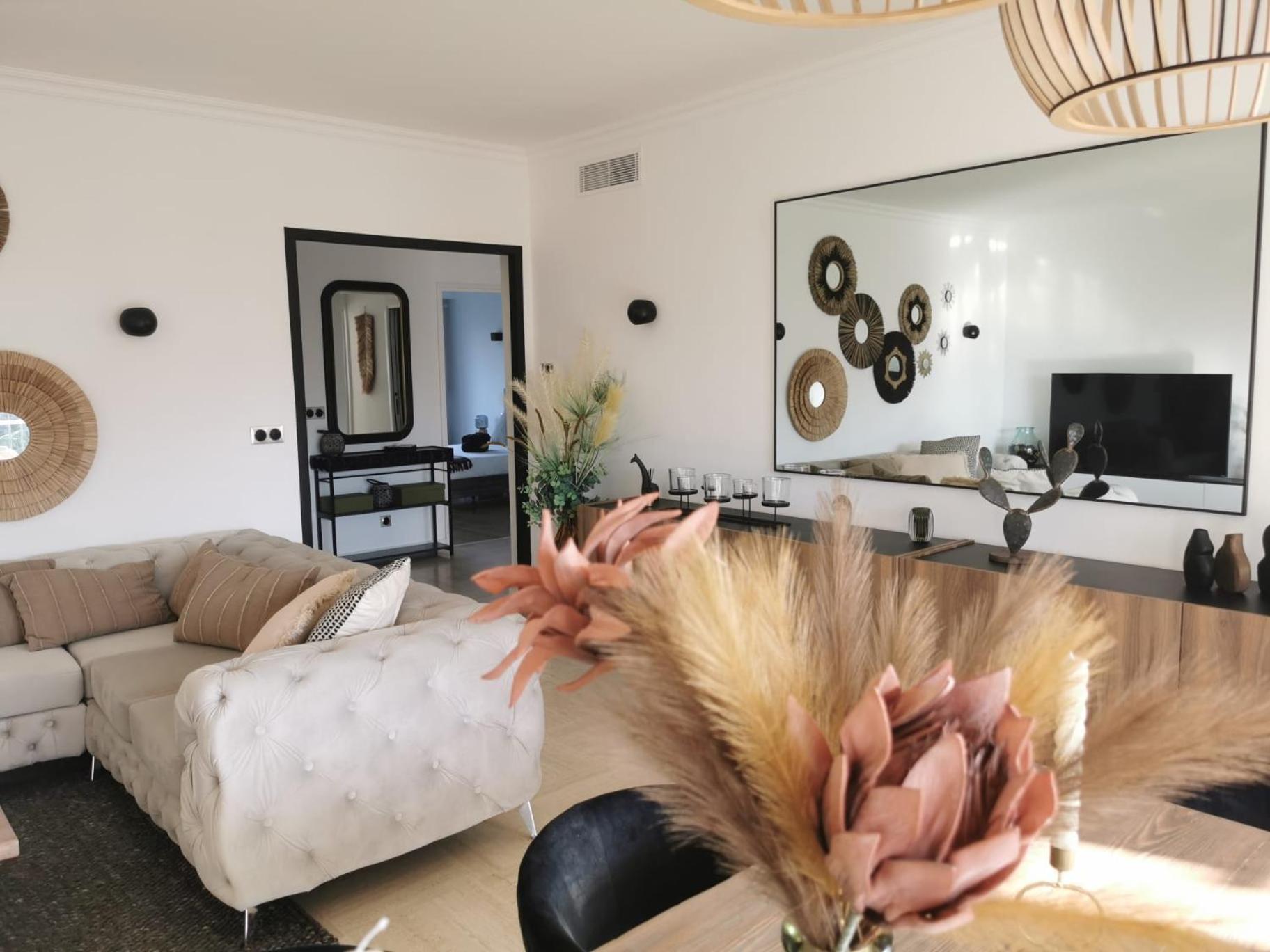 2 Bedrooms Seafront Кан Екстериор снимка