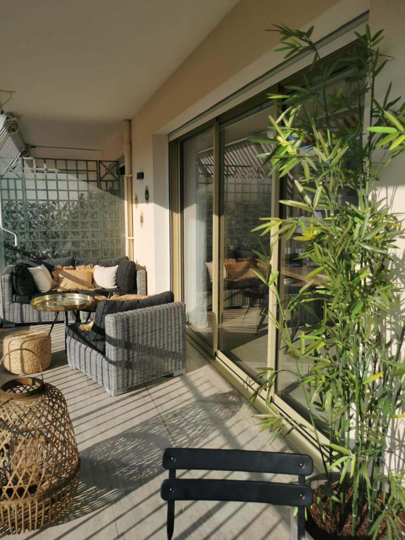 2 Bedrooms Seafront Кан Екстериор снимка