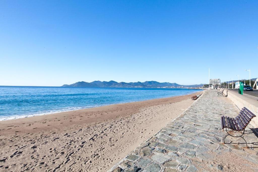 2 Bedrooms Seafront Кан Екстериор снимка