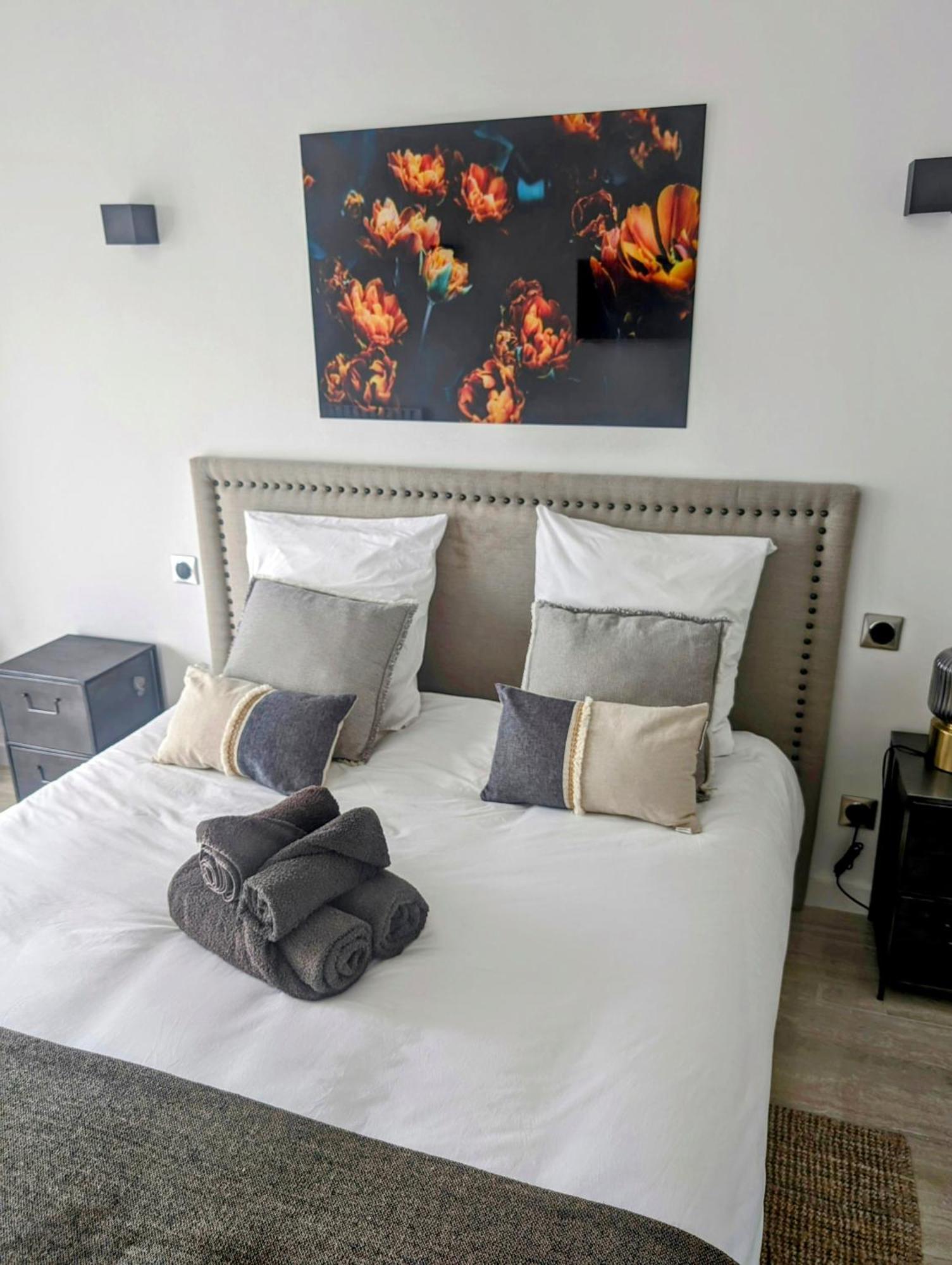 2 Bedrooms Seafront Кан Екстериор снимка